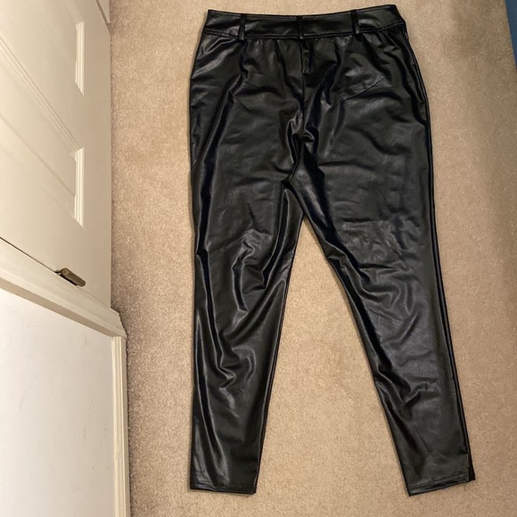 Bloomchic Black Faux Leather Leggings Size 12 Pants Decorative Zippers - Picture 10 of 10